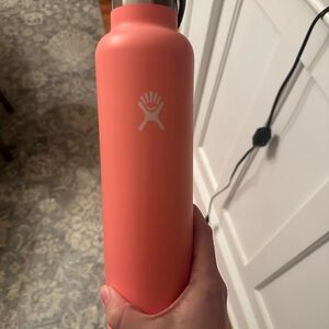 Hydro Flask in Bright Coral